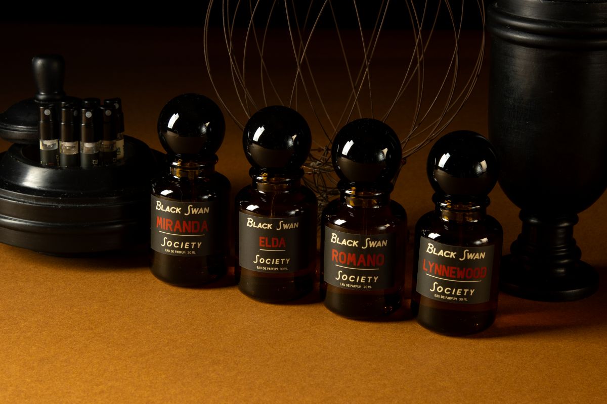 Eau de Parfum Library - Black Swan Society